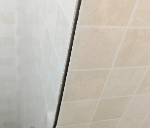 班玛瓷砖空鼓维修公司分享阳台瓷砖脱落的修复过程可以分为以下几个步骤