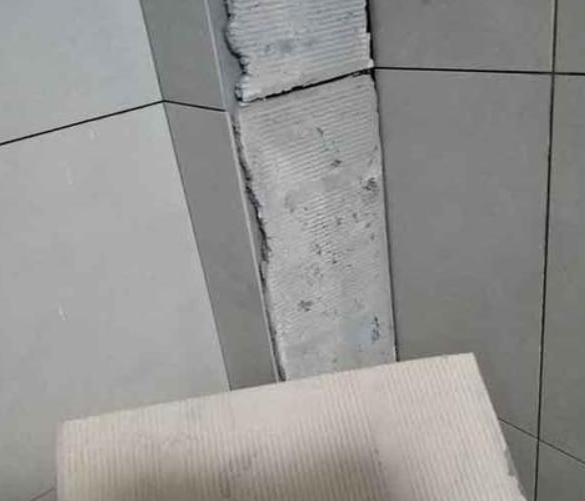班玛瓷砖空鼓维修公司分享下厨房瓷砖脱落的补救措施。